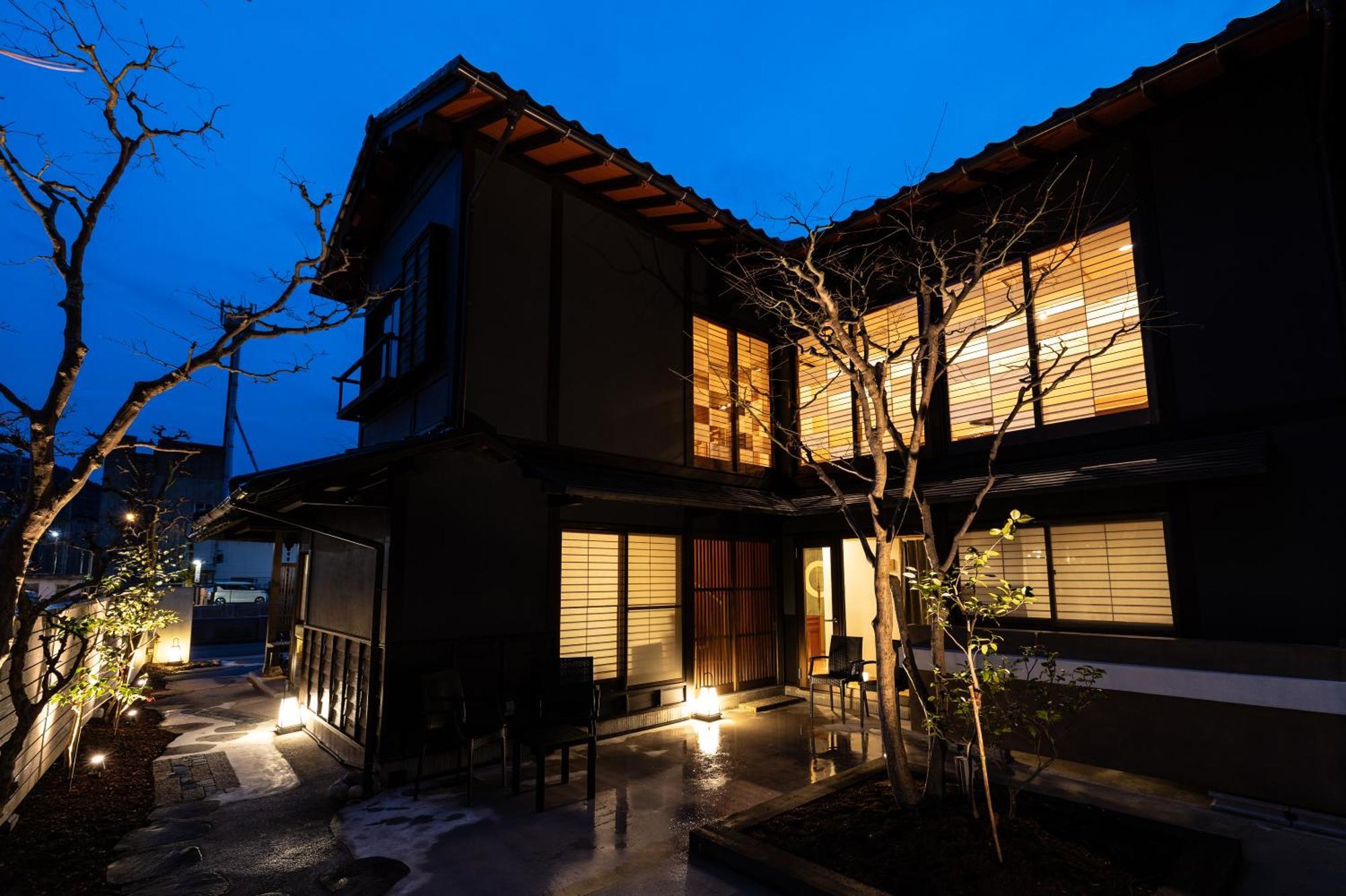 城崎温泉 Hostel Waraku Тойока Екстериор снимка