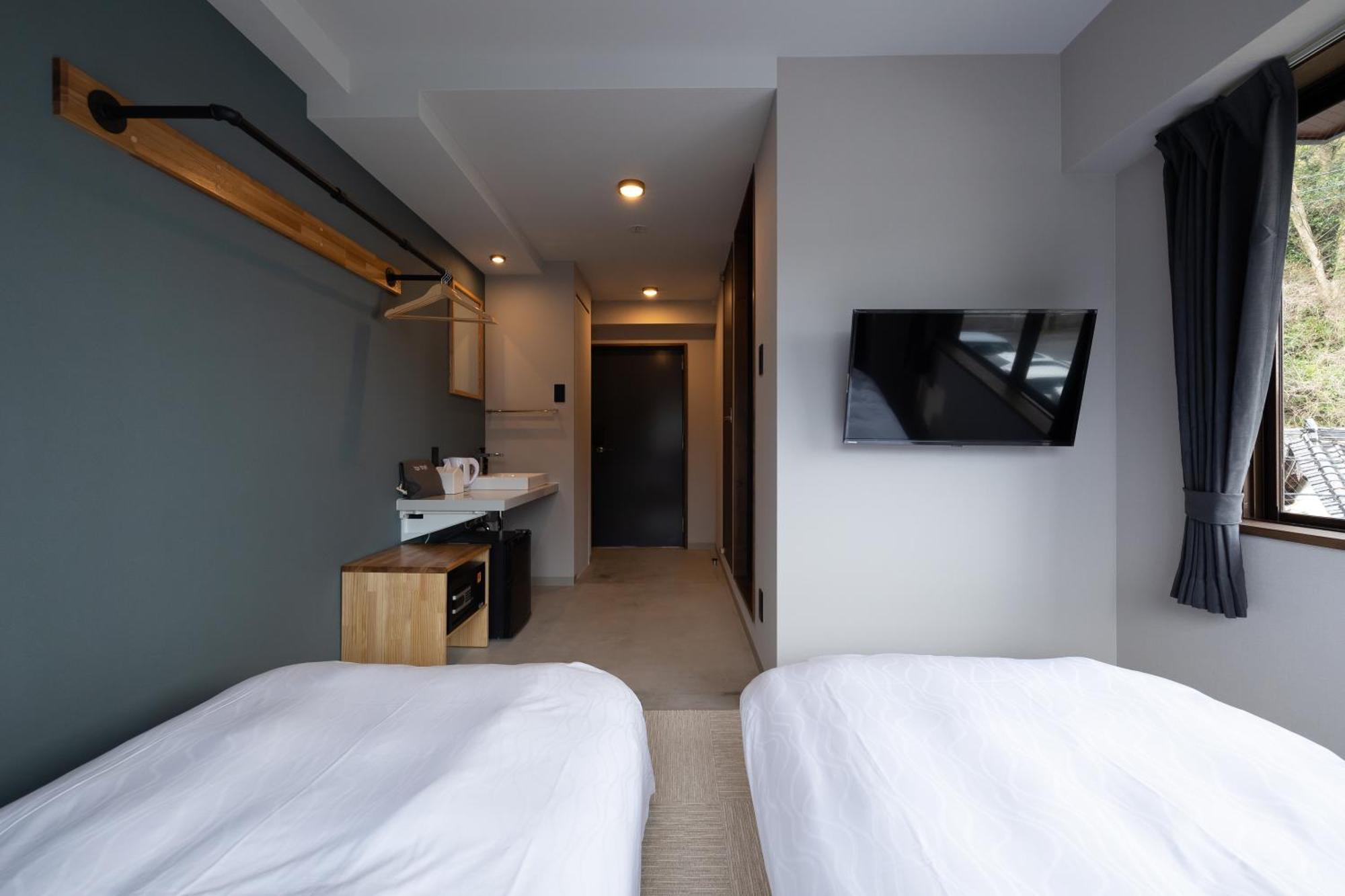 城崎温泉 Hostel Waraku Тойока Екстериор снимка